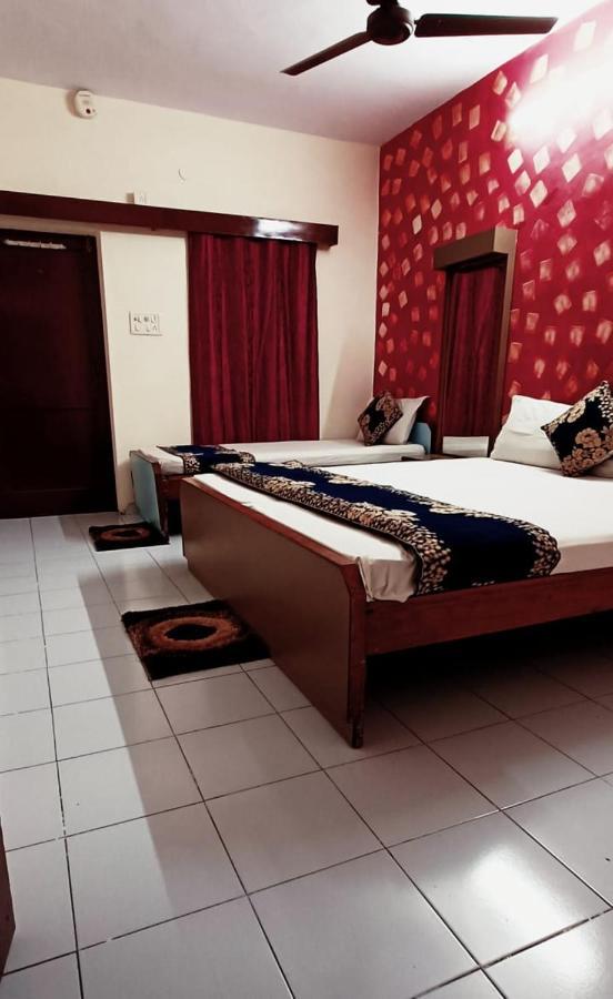 Hotel Majors Den New Delhi Bagian luar foto