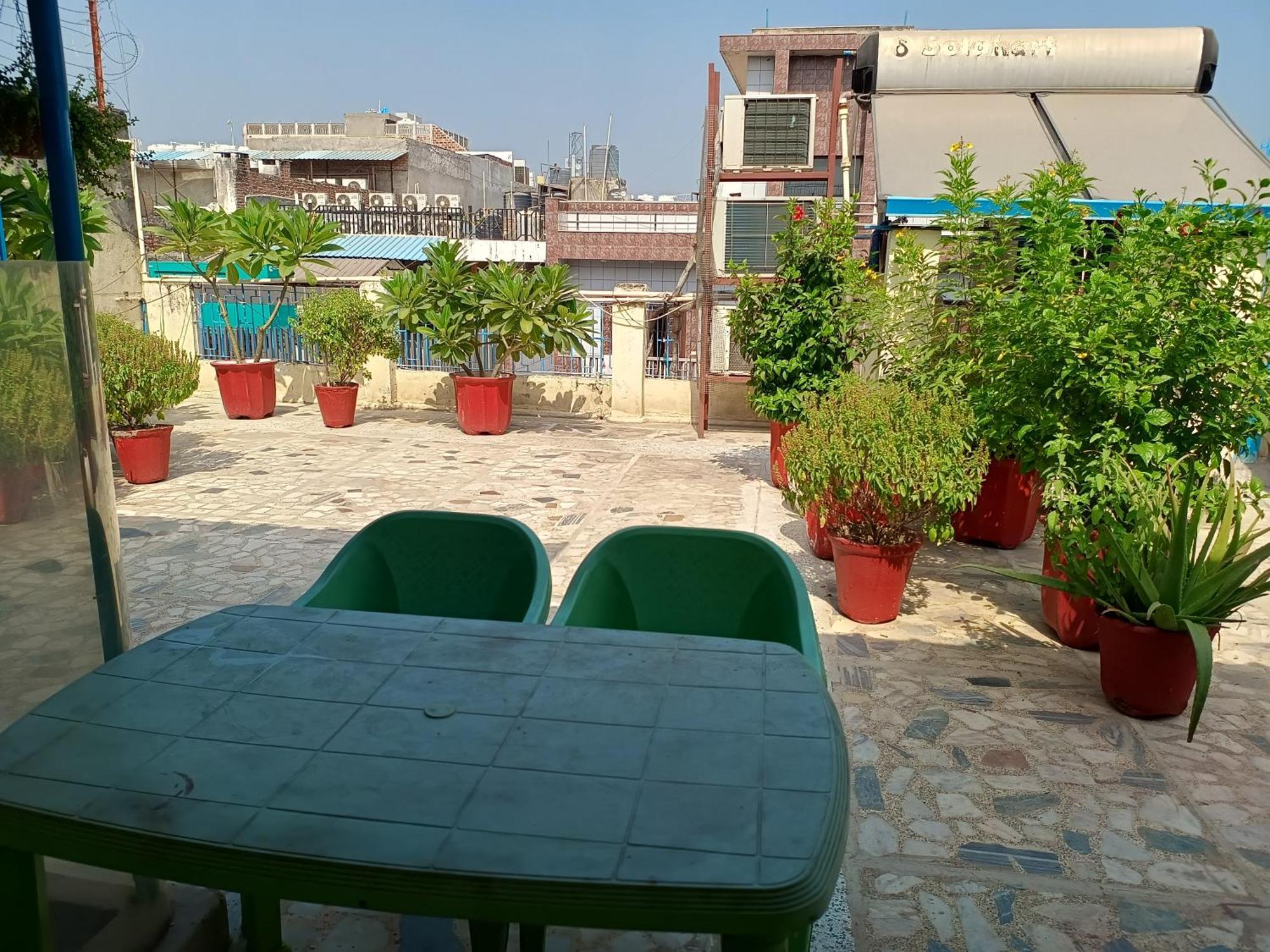 Hotel Majors Den New Delhi Bagian luar foto