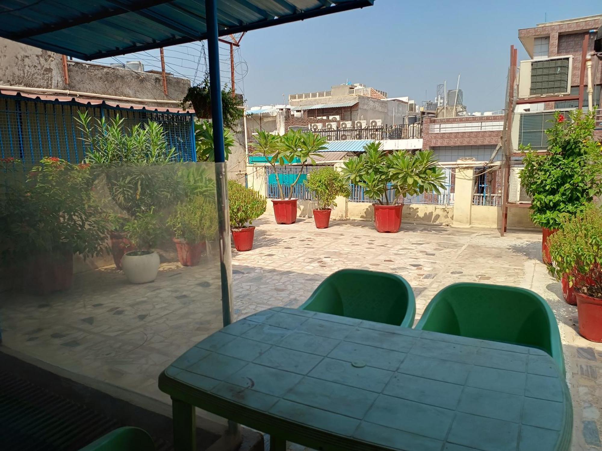Hotel Majors Den New Delhi Bagian luar foto