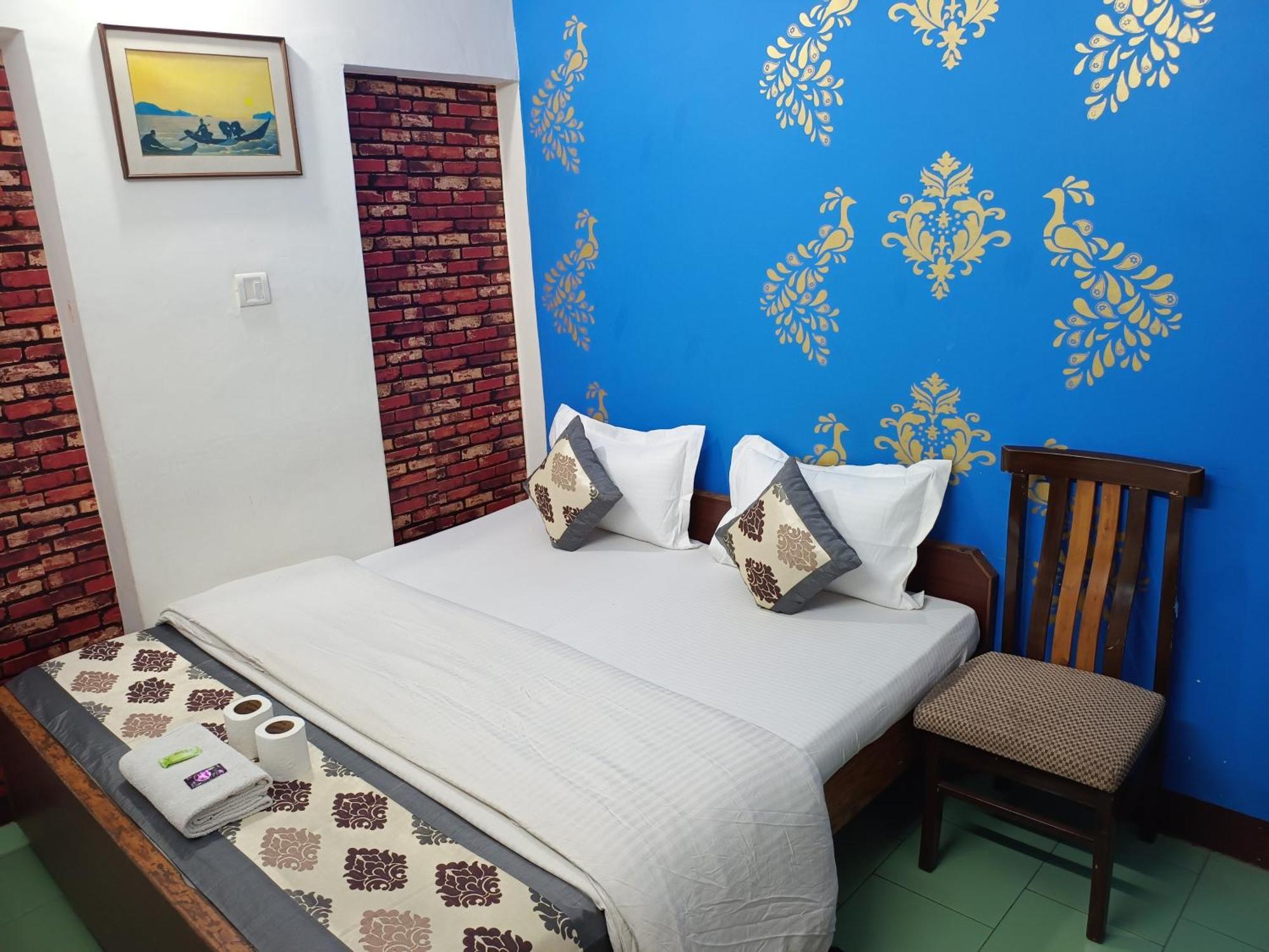 Hotel Majors Den New Delhi Bagian luar foto