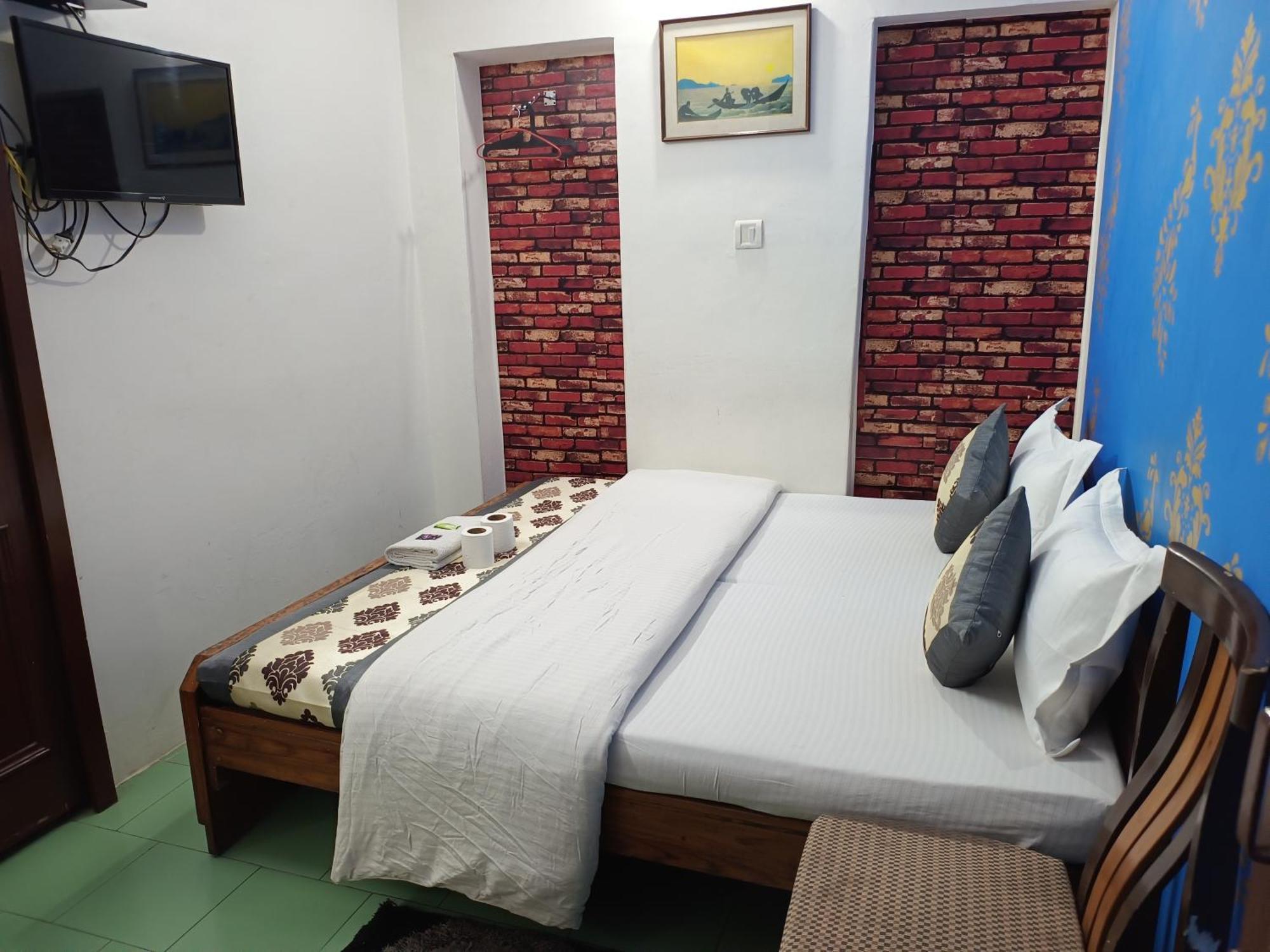 Hotel Majors Den New Delhi Bagian luar foto