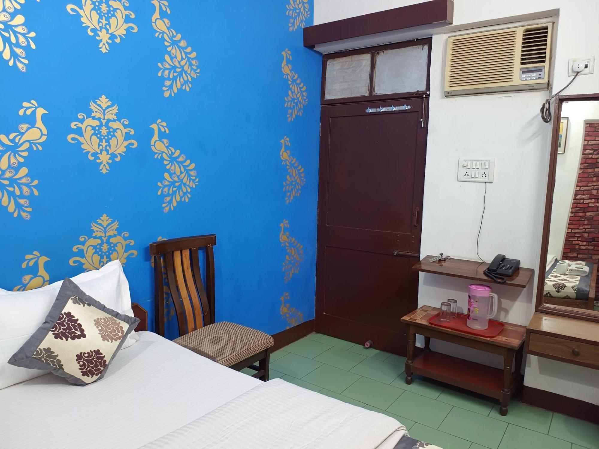 Hotel Majors Den New Delhi Bagian luar foto