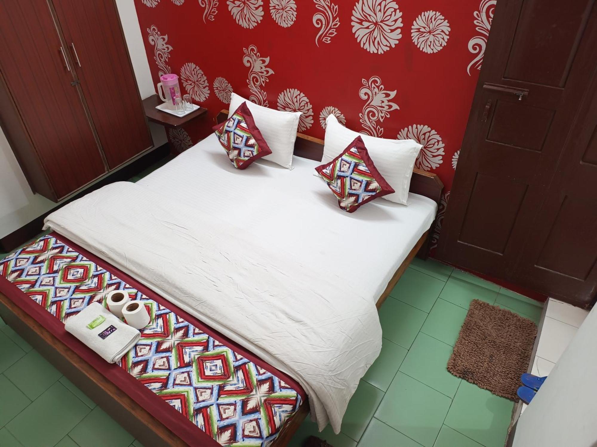 Hotel Majors Den New Delhi Bagian luar foto