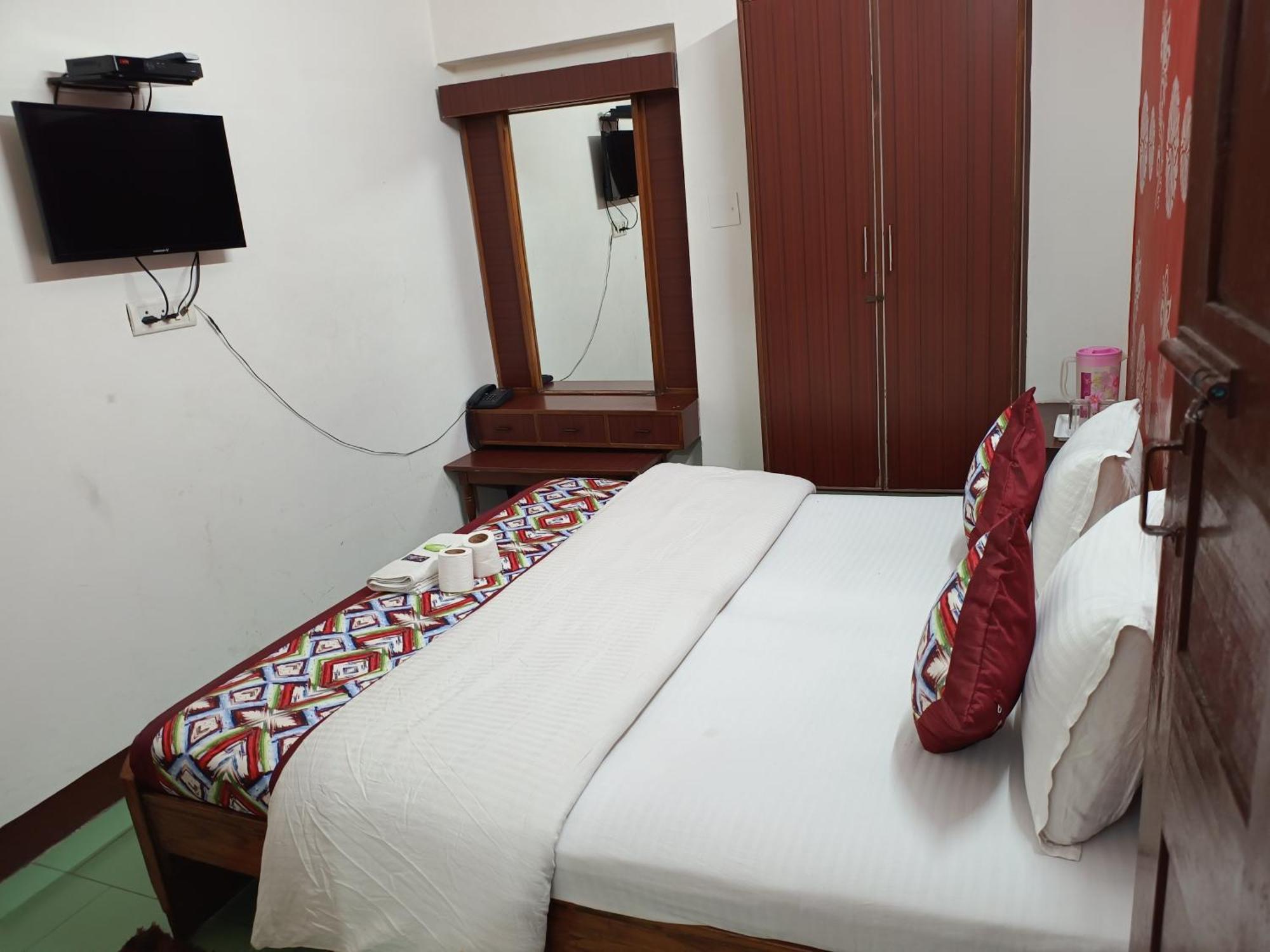 Hotel Majors Den New Delhi Bagian luar foto