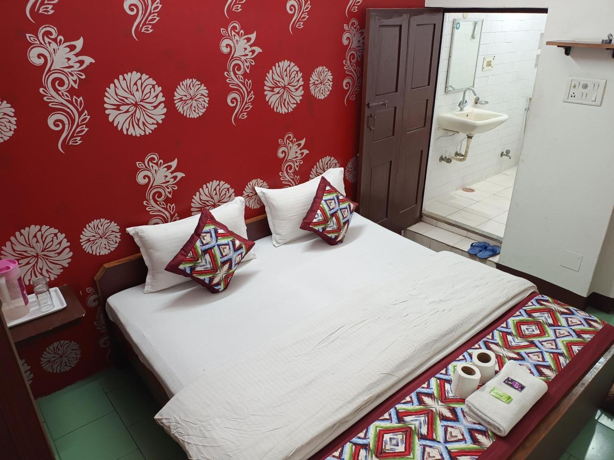 Hotel Majors Den New Delhi Bagian luar foto