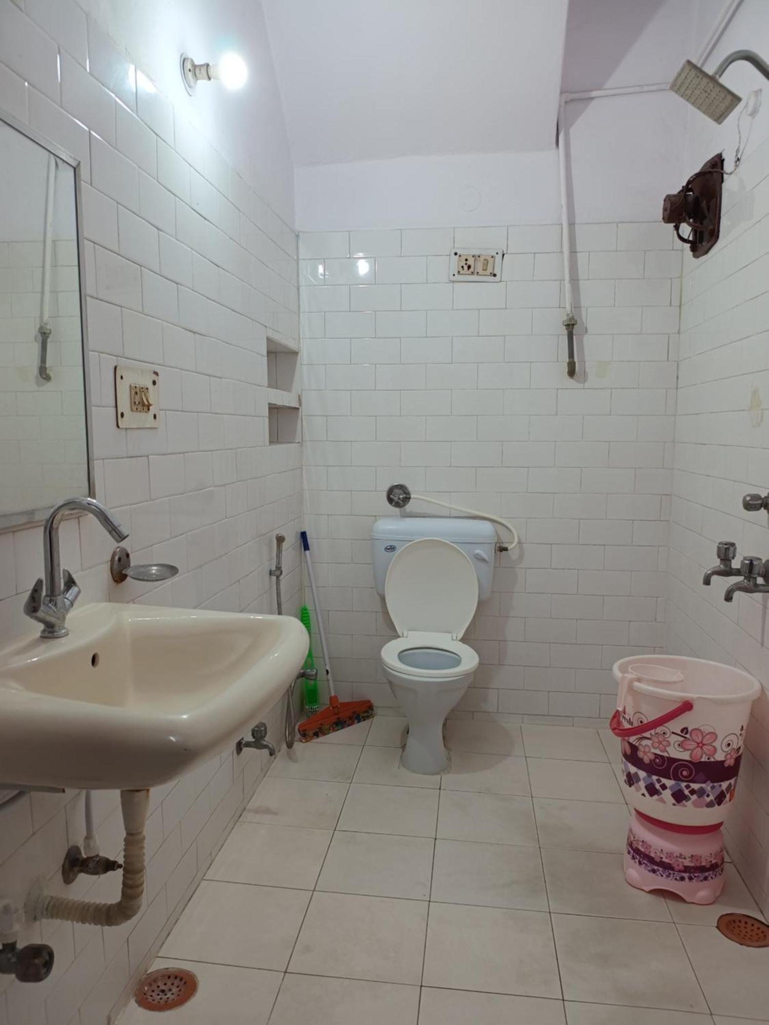 Hotel Majors Den New Delhi Bagian luar foto