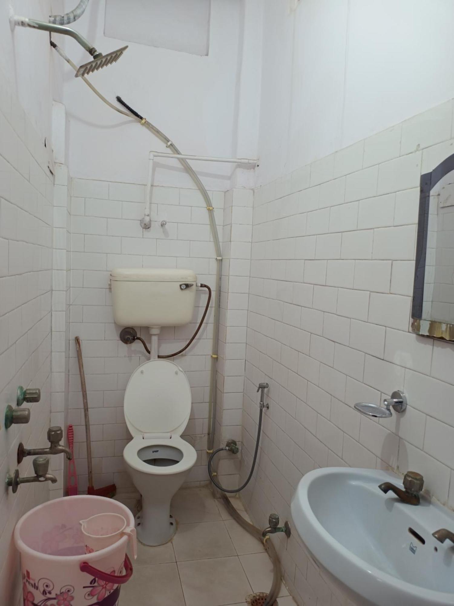 Hotel Majors Den New Delhi Bagian luar foto