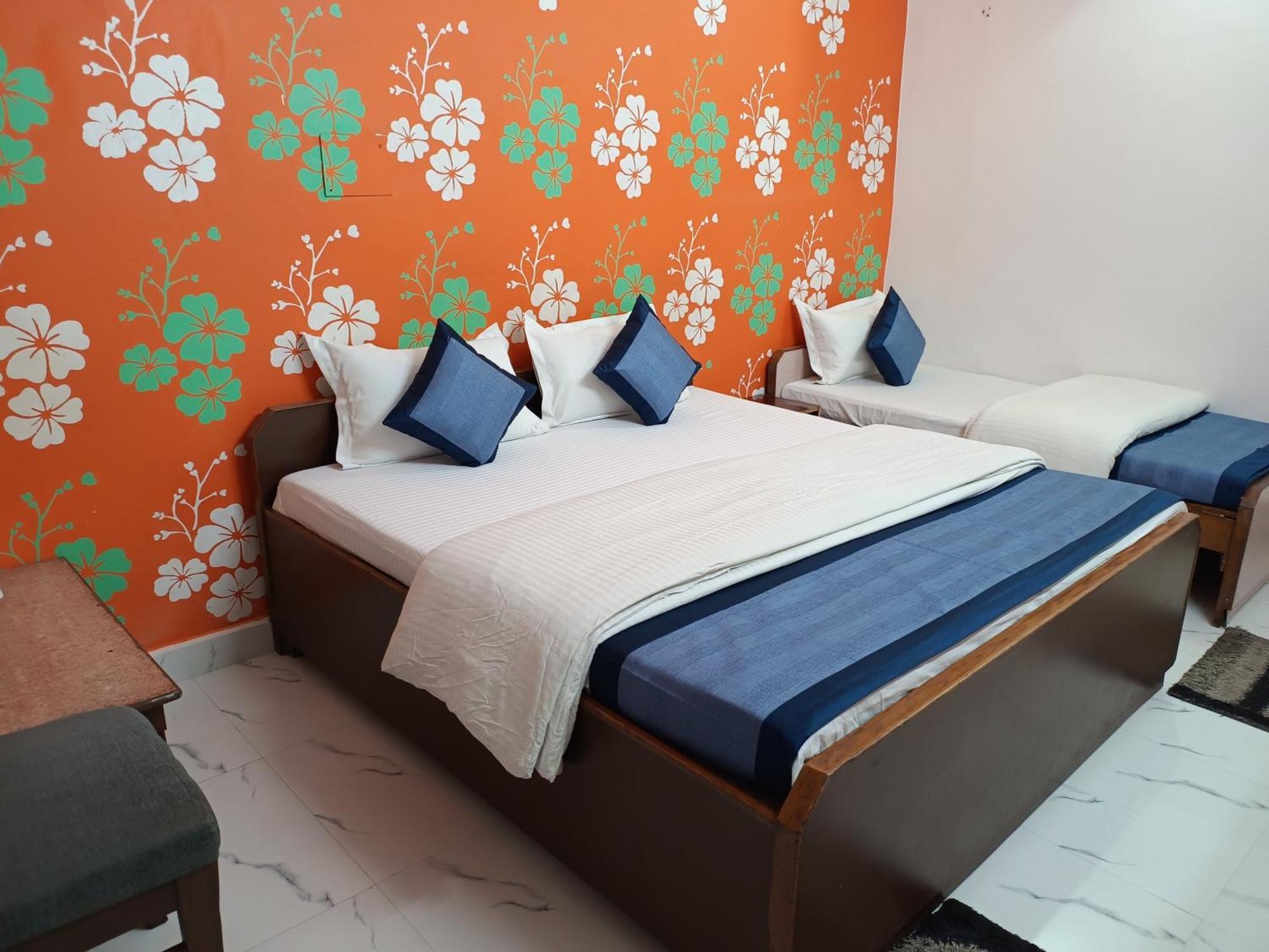 Hotel Majors Den New Delhi Bagian luar foto
