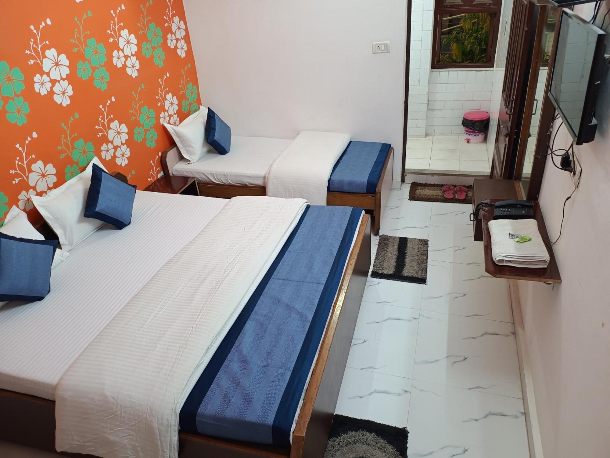 Hotel Majors Den New Delhi Bagian luar foto