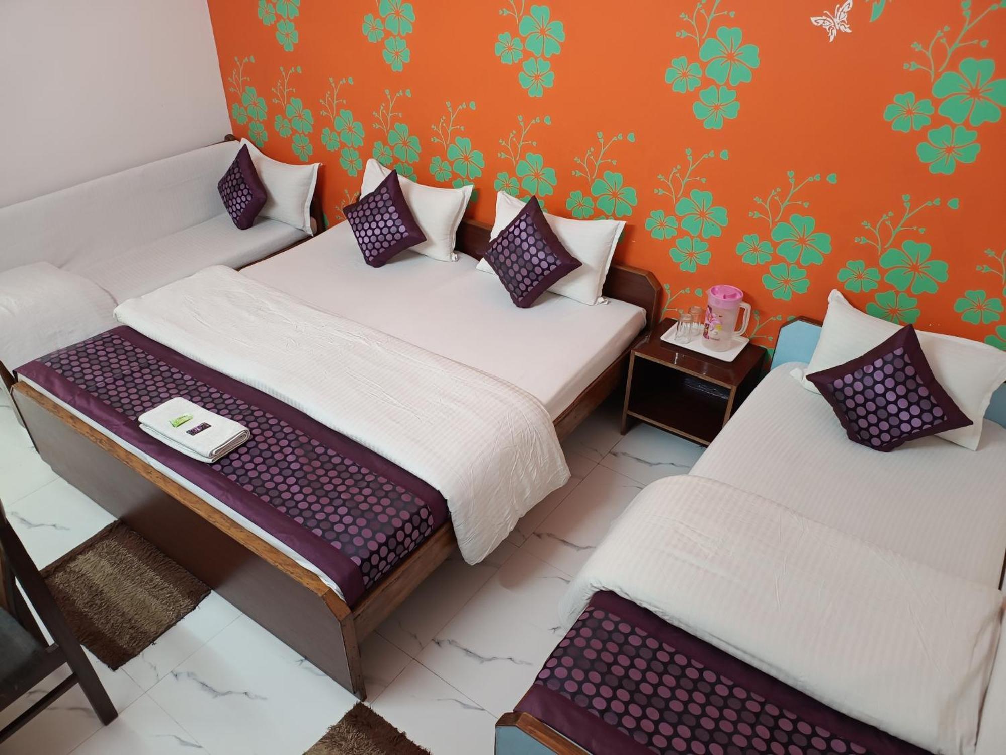 Hotel Majors Den New Delhi Bagian luar foto