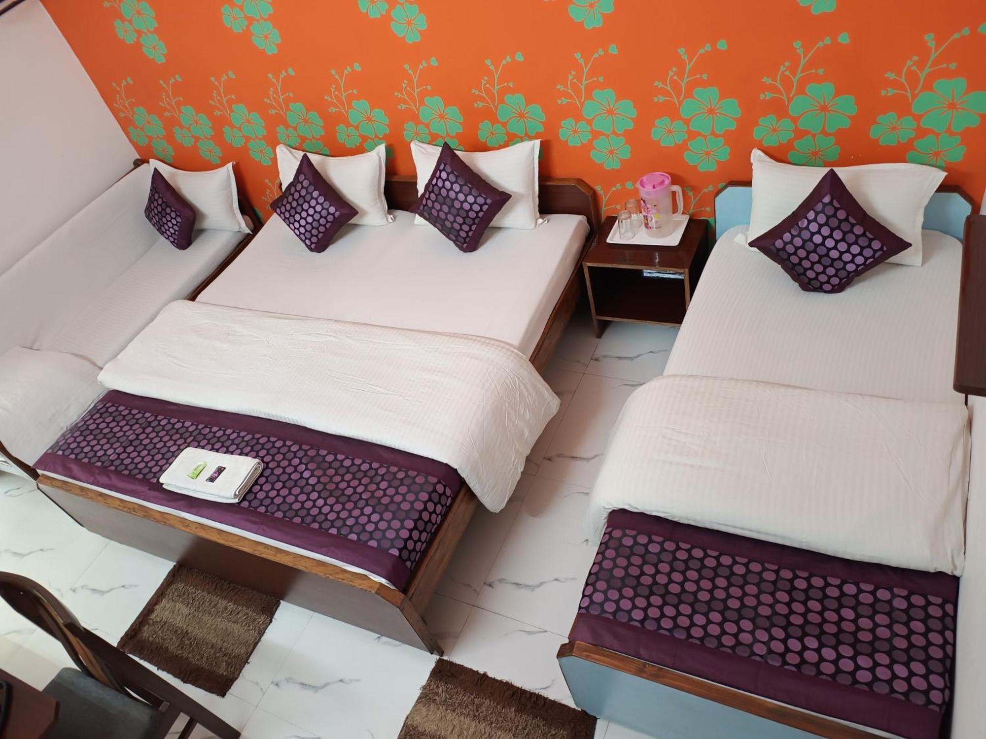 Hotel Majors Den New Delhi Bagian luar foto